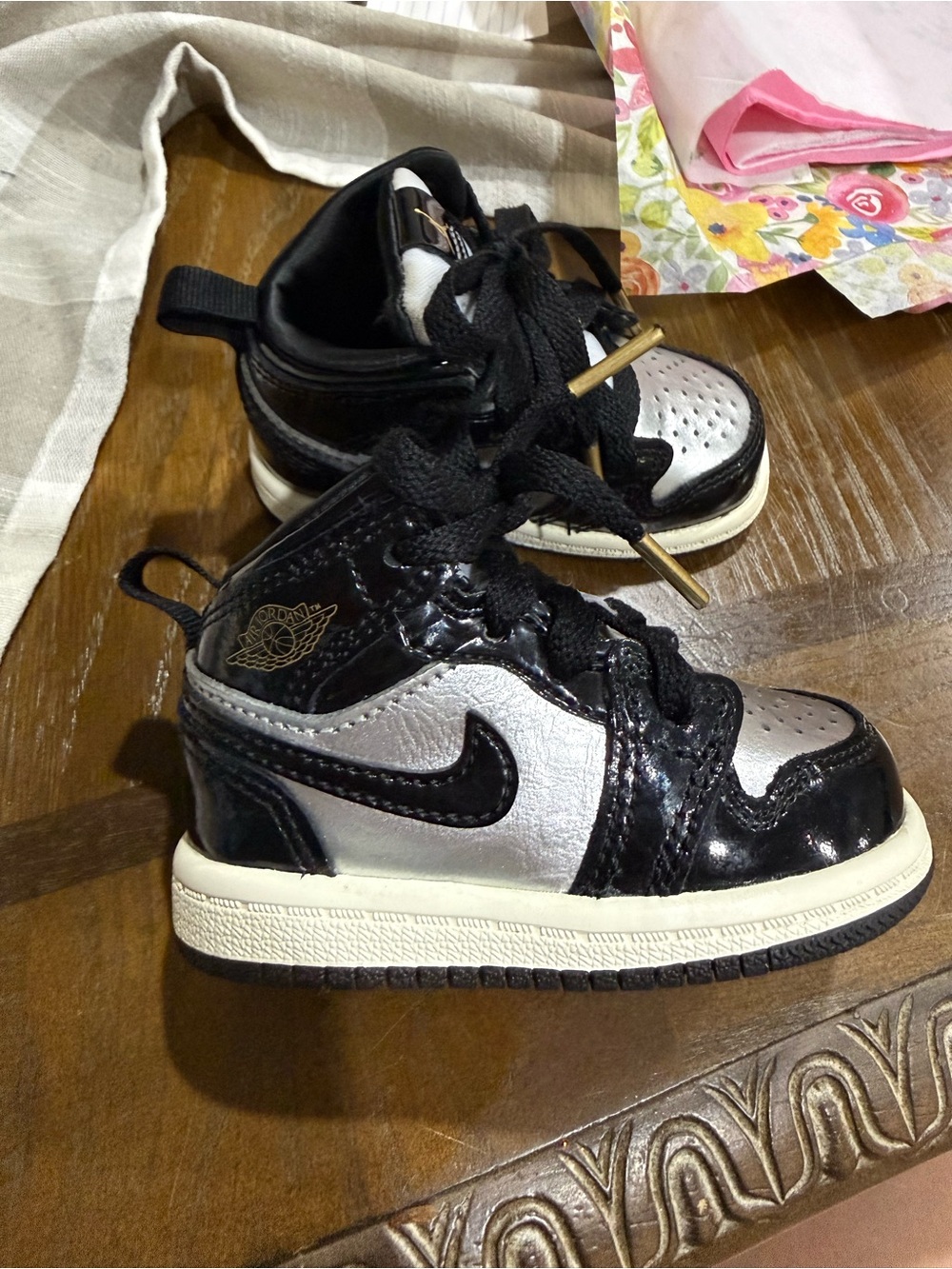 Nike Toddler High-Top Jordans Sneakers in Black & Silver - Picture 5 of 11